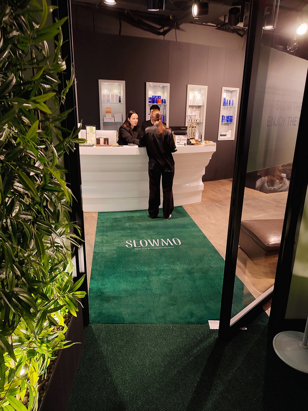 Вид ковра у ресепшена