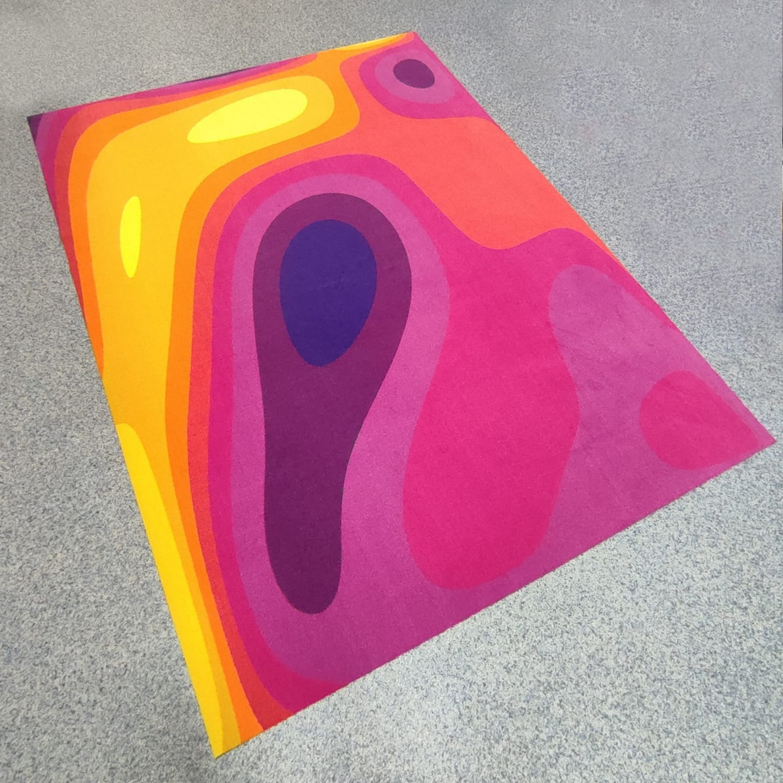 ковер на полу