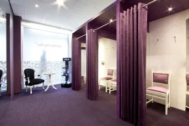 Корпоративные шторы для примерочной магазина – секреты идеального оформления