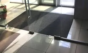 Грязезащитные коврики в домашнем и рабочем пространстве – секреты красивого и практичного оформления