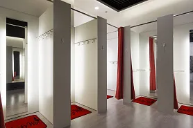 Карниз для шторы в примерочную