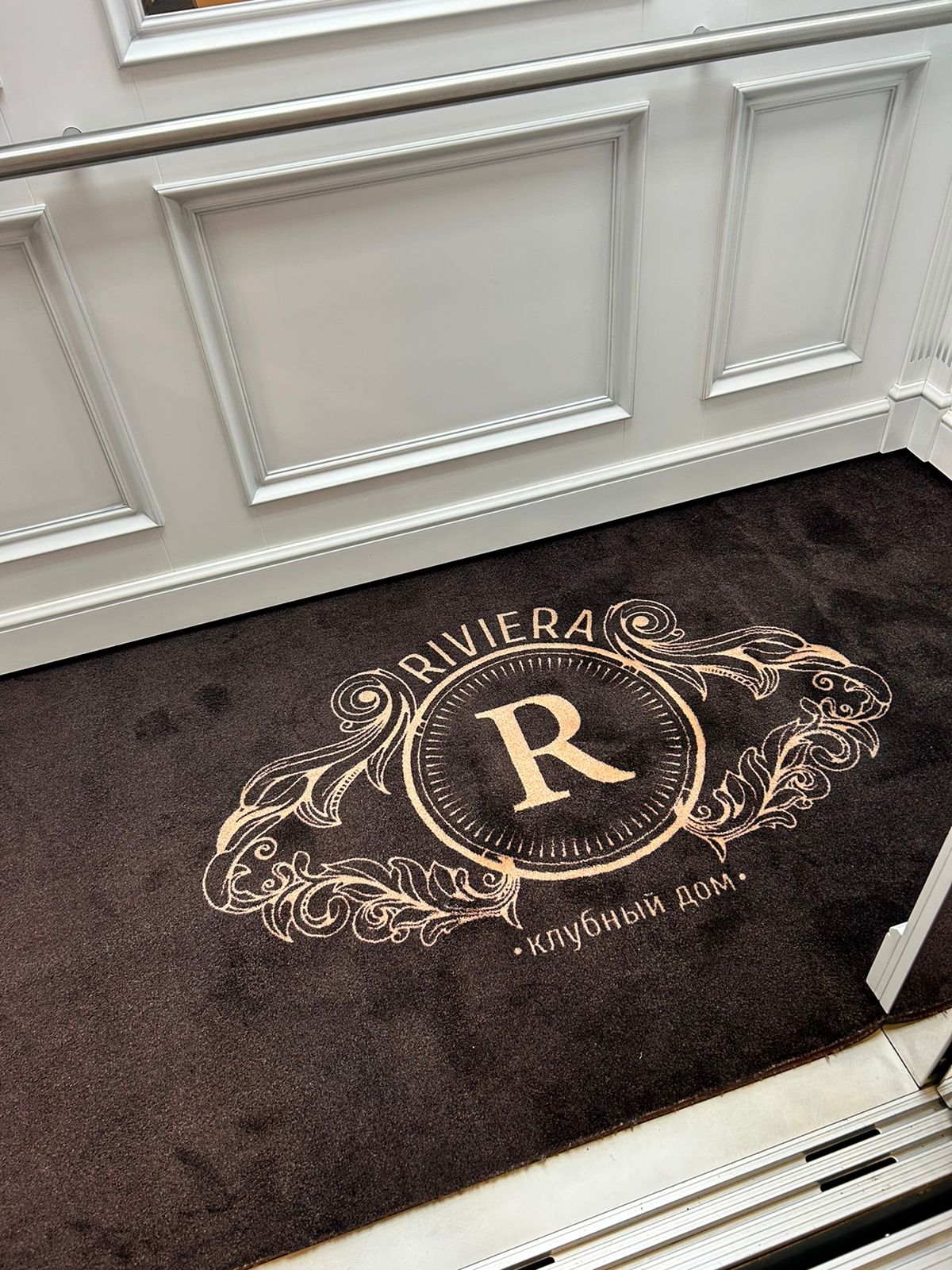 Ковер в лифт с лого для ЖК