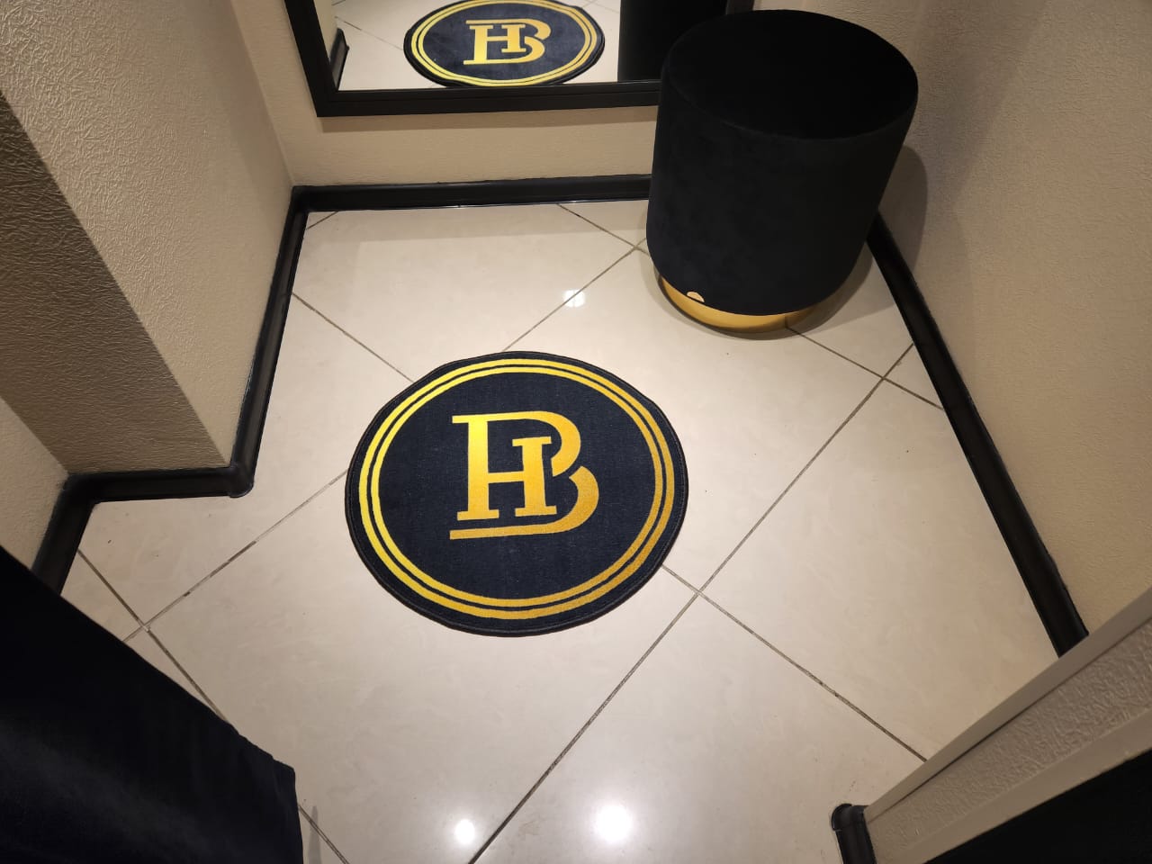 Примерочный ковер с логотипом