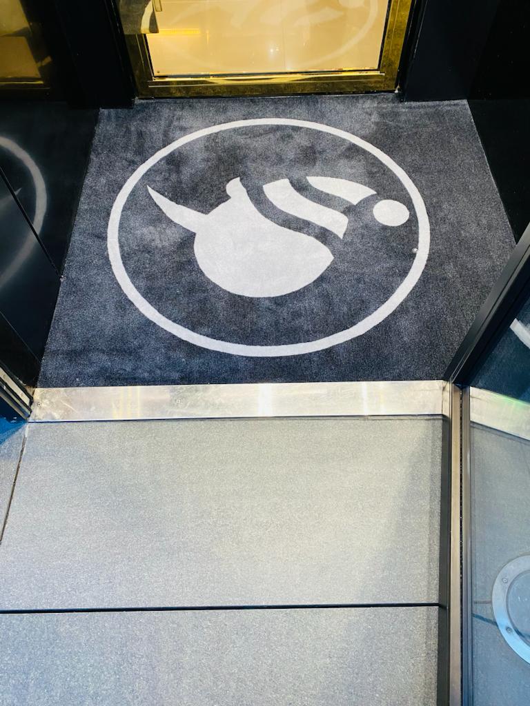 Ковер Деко на вход в бутик