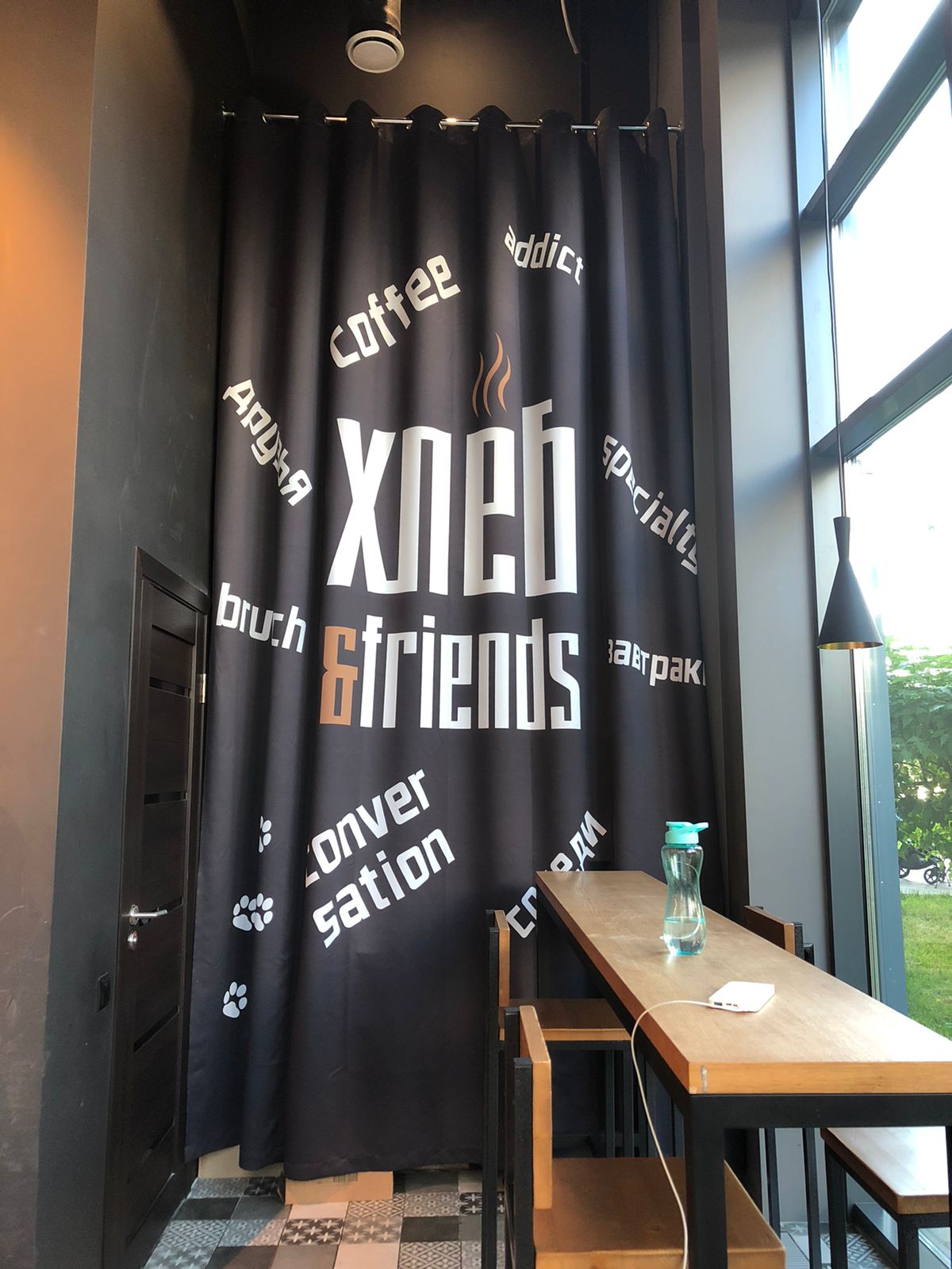 Штора с логотипом на заказ для кафе