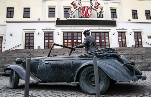 Ковровое покрытие для циркового номера с тиграми