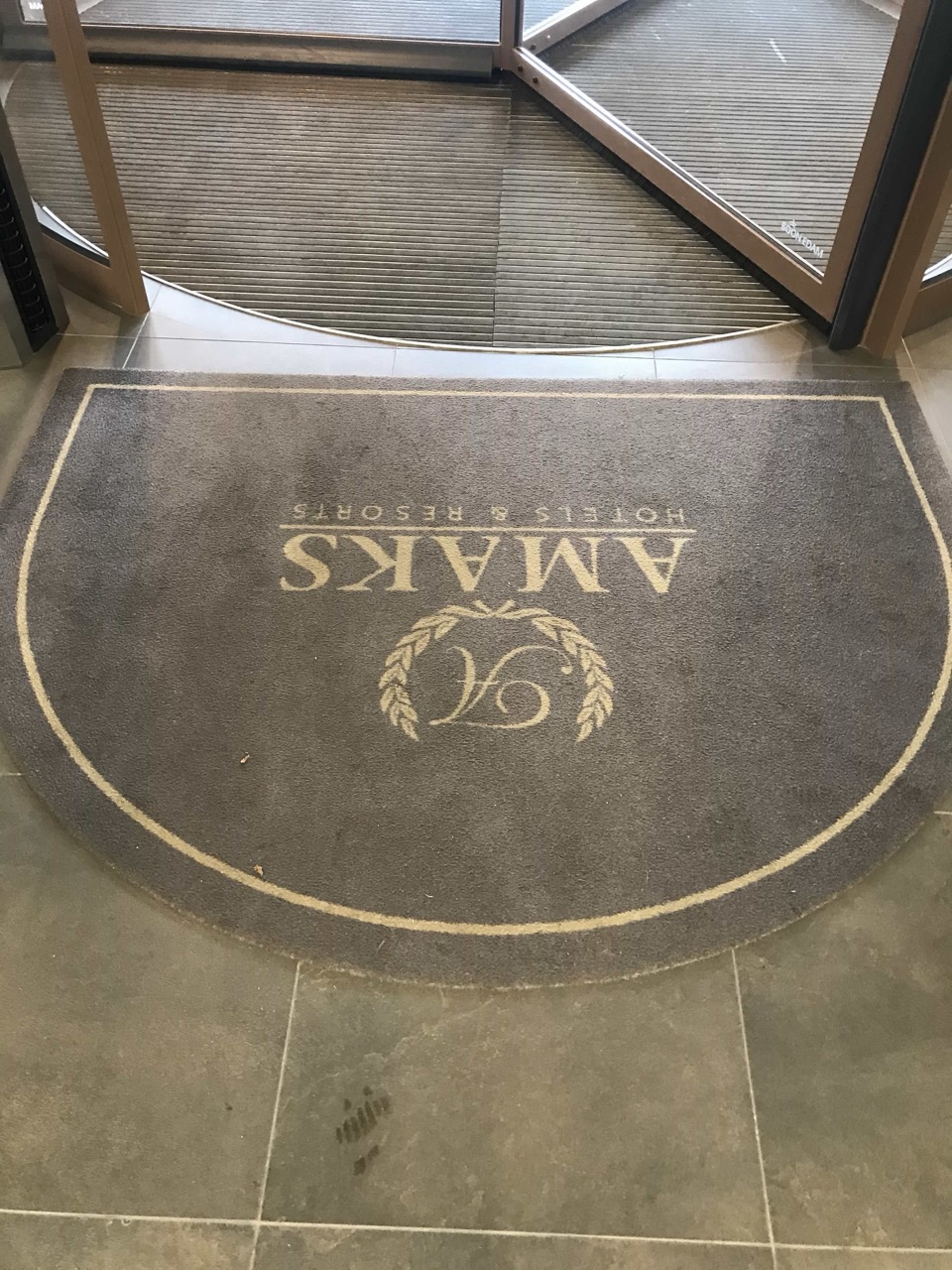 Входной ковер с лого для отеля Амакс