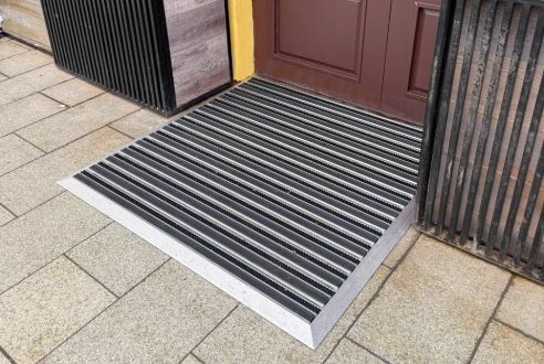 Грязезащитная решетка: типы и применение