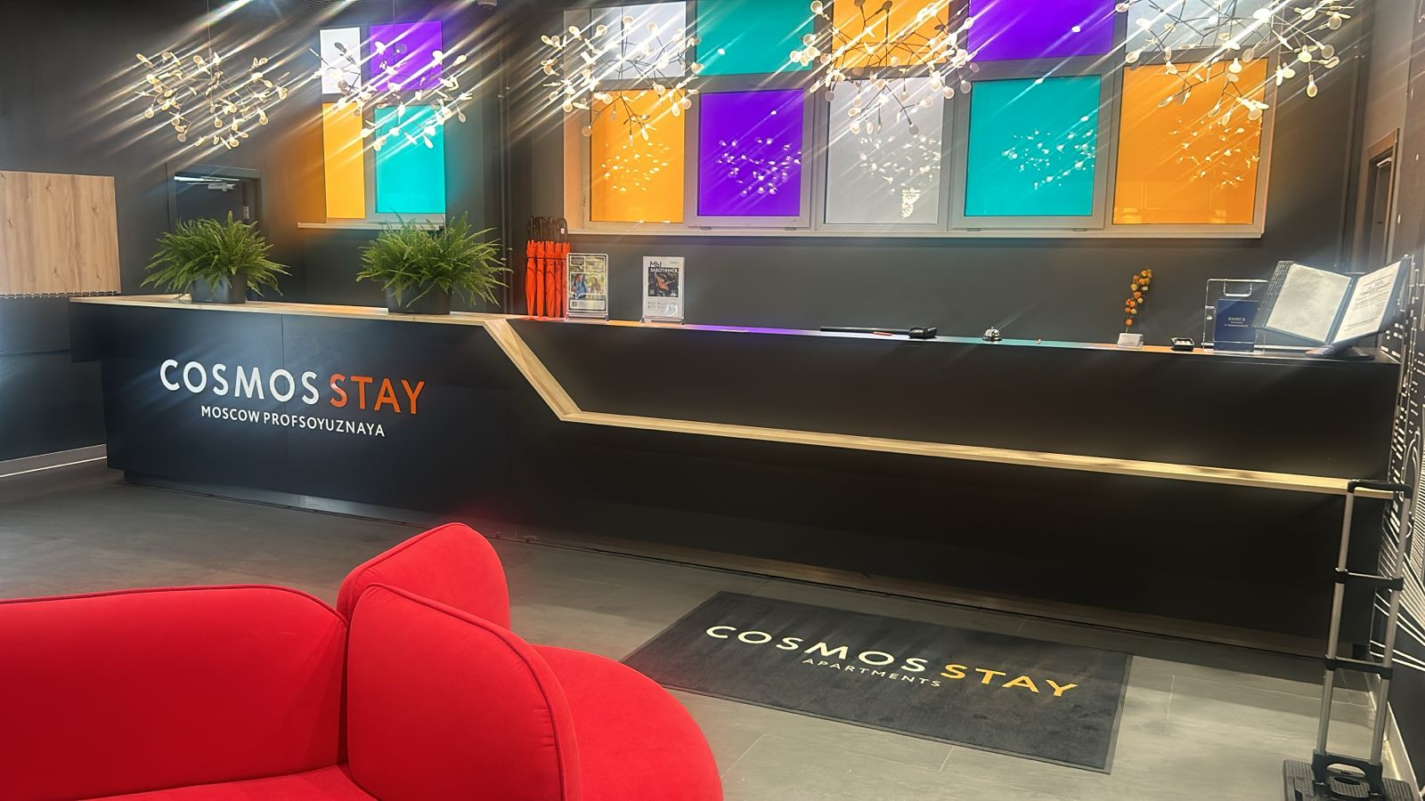 Ковер с лого на ресепшен в отель