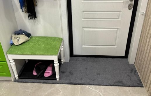 Идеальное решение для прихожей: ковер под размер дверного проема