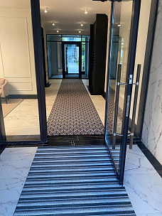 Входной ковер в жилой комплекс