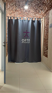 Штора с логотипом на заказ для частной клиники