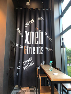 Штора с логотипом на заказ для кафе