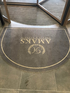 Входной ковер с лого для отеля Амакс