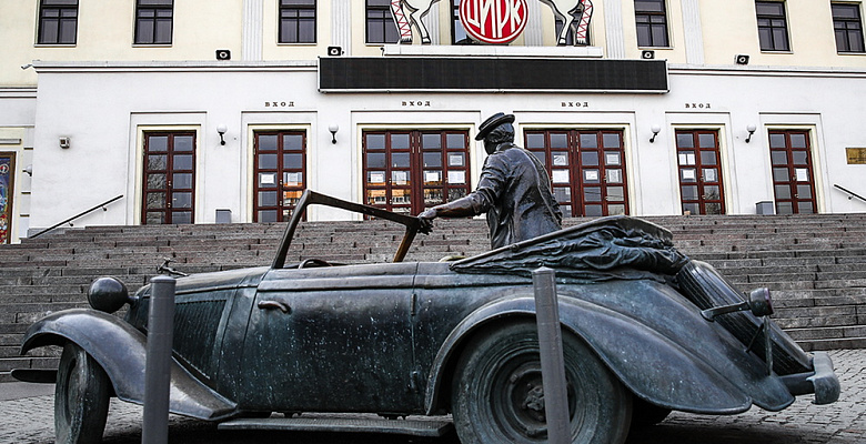 Ковровое покрытие для циркового номера с тиграми