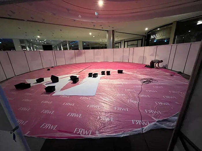 Обустройство корнера в формате pop-up в ТЦ МЕГА г. Казань, ковровым ...